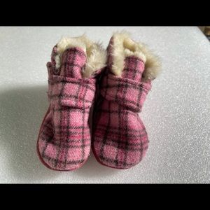 Minnetonka Toddler Moccasin/Bootie Girl Size 4 - Faux Wool Lining